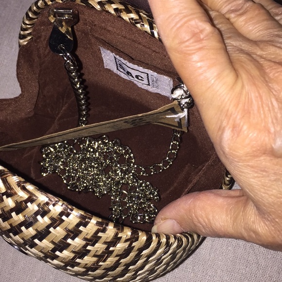 NWT lovely, cute and adorable woven natural straw crossbody bag - Picture 7 of 7